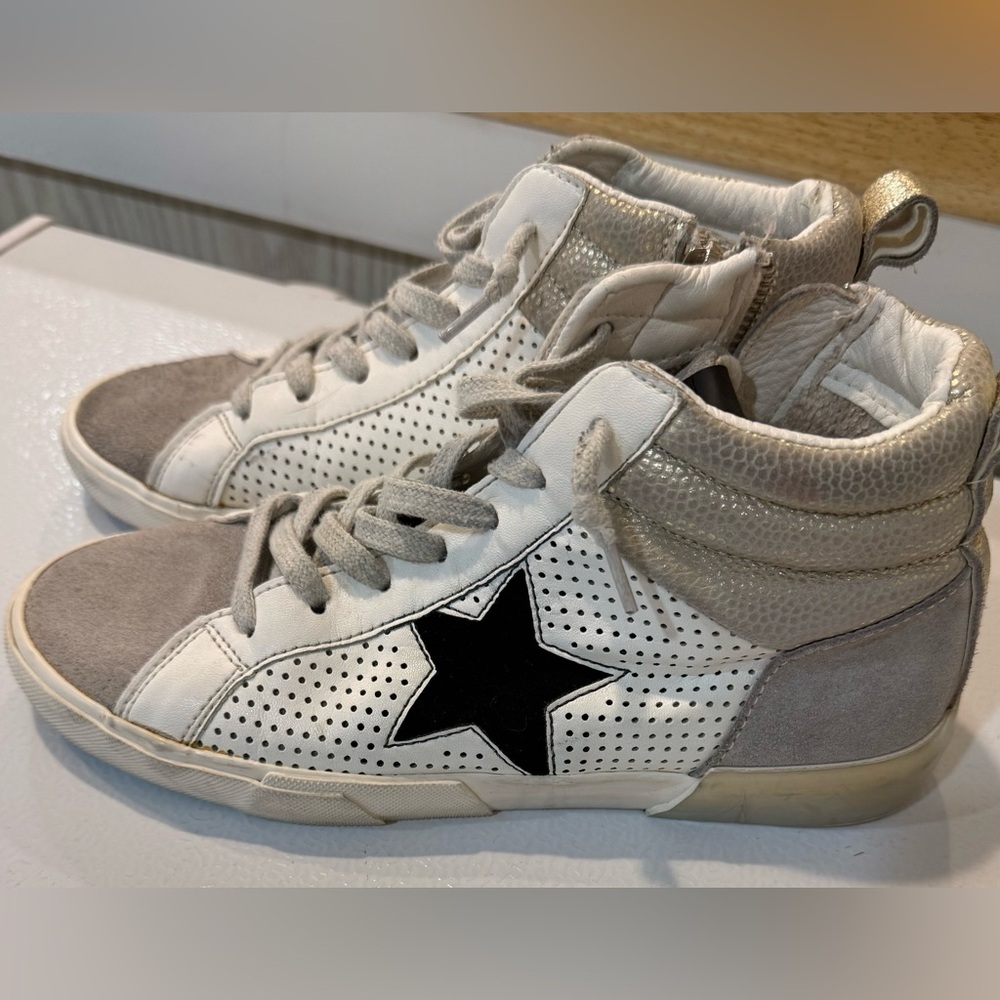Vintage Premium Design Sneakers with Black and White Accents